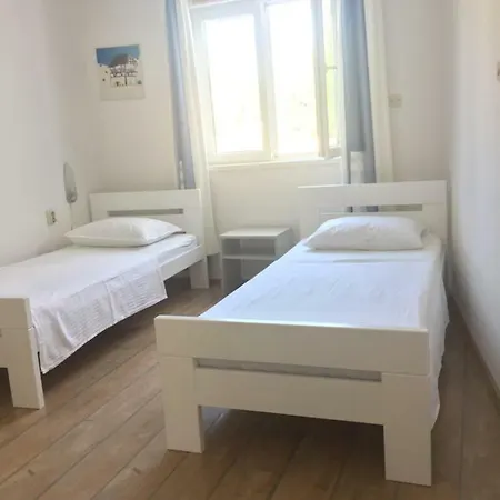 Mali Iz Hébergement de vacances Zadar