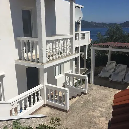 Mali Iz Hébergement de vacances Zadar